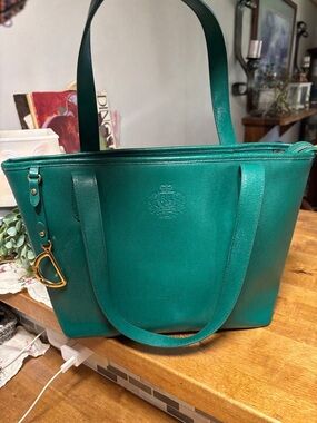 Women’s Ralph Lauren green  Leather Tote with Gold-Tone Charm.No callouts!